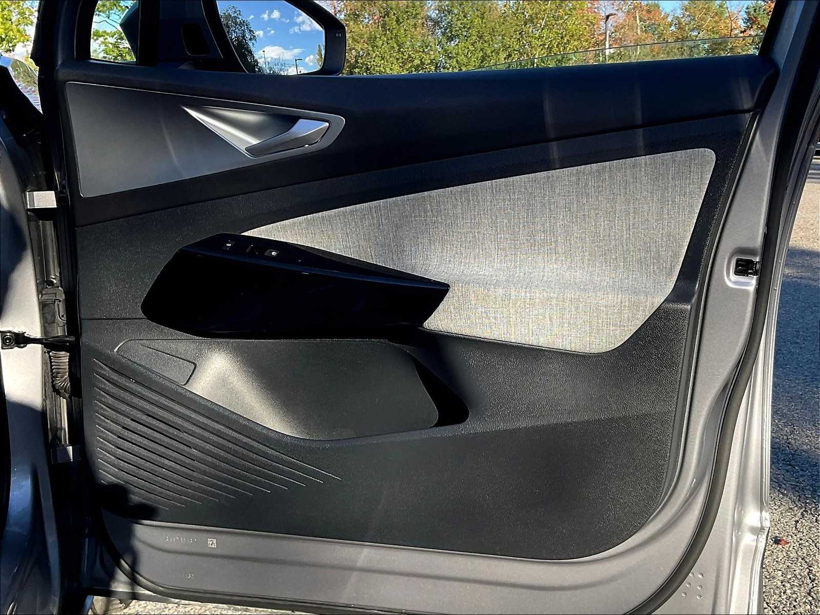 2023 Volkswagen ID.4 Pro - Photo 12