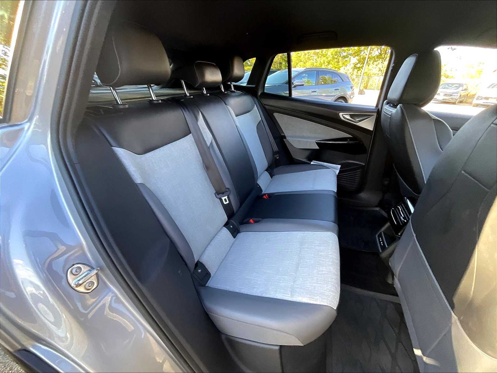 2023 Volkswagen ID.4 Pro - Photo 16