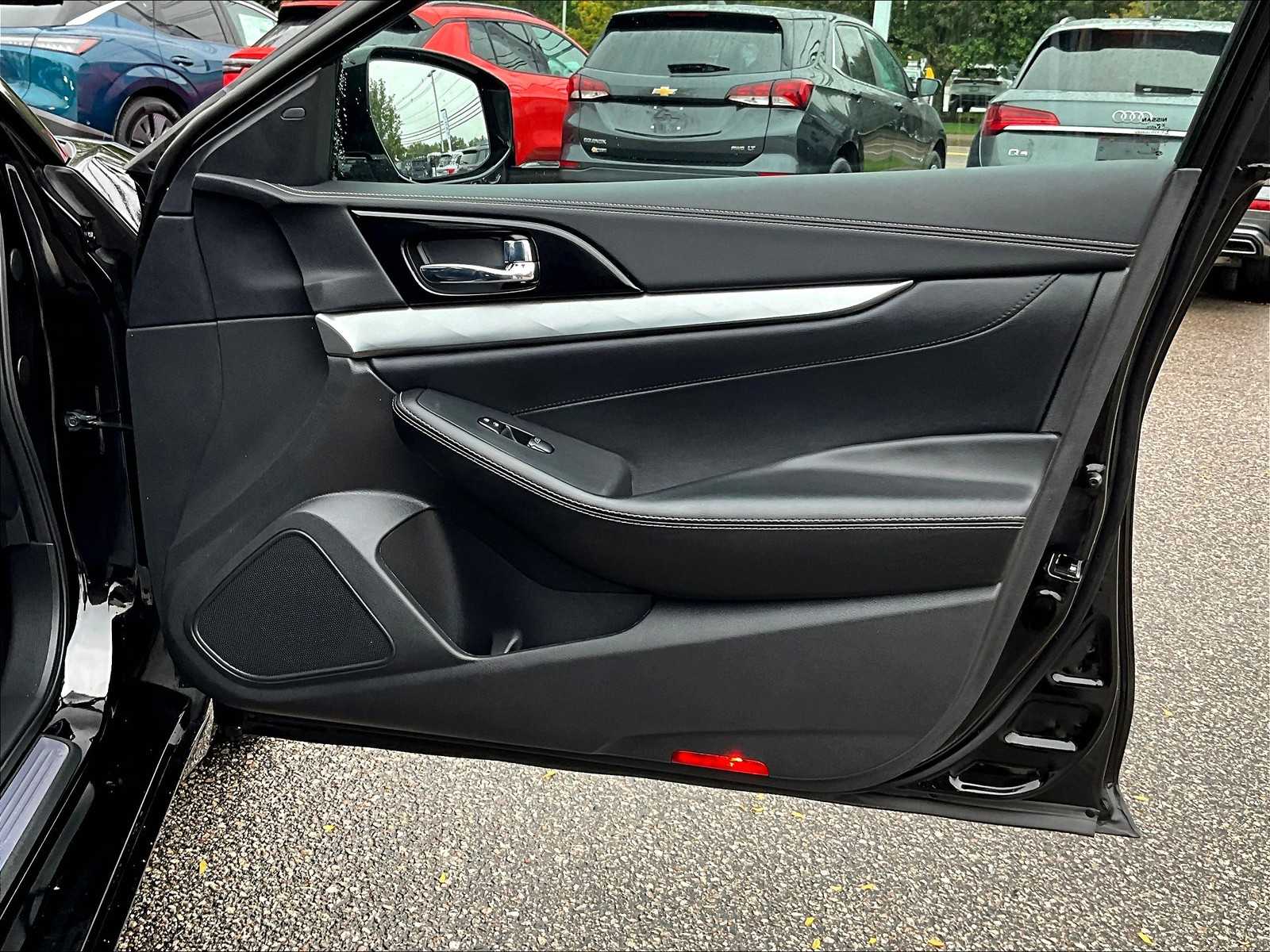 2023 Nissan Maxima SV - Photo 12