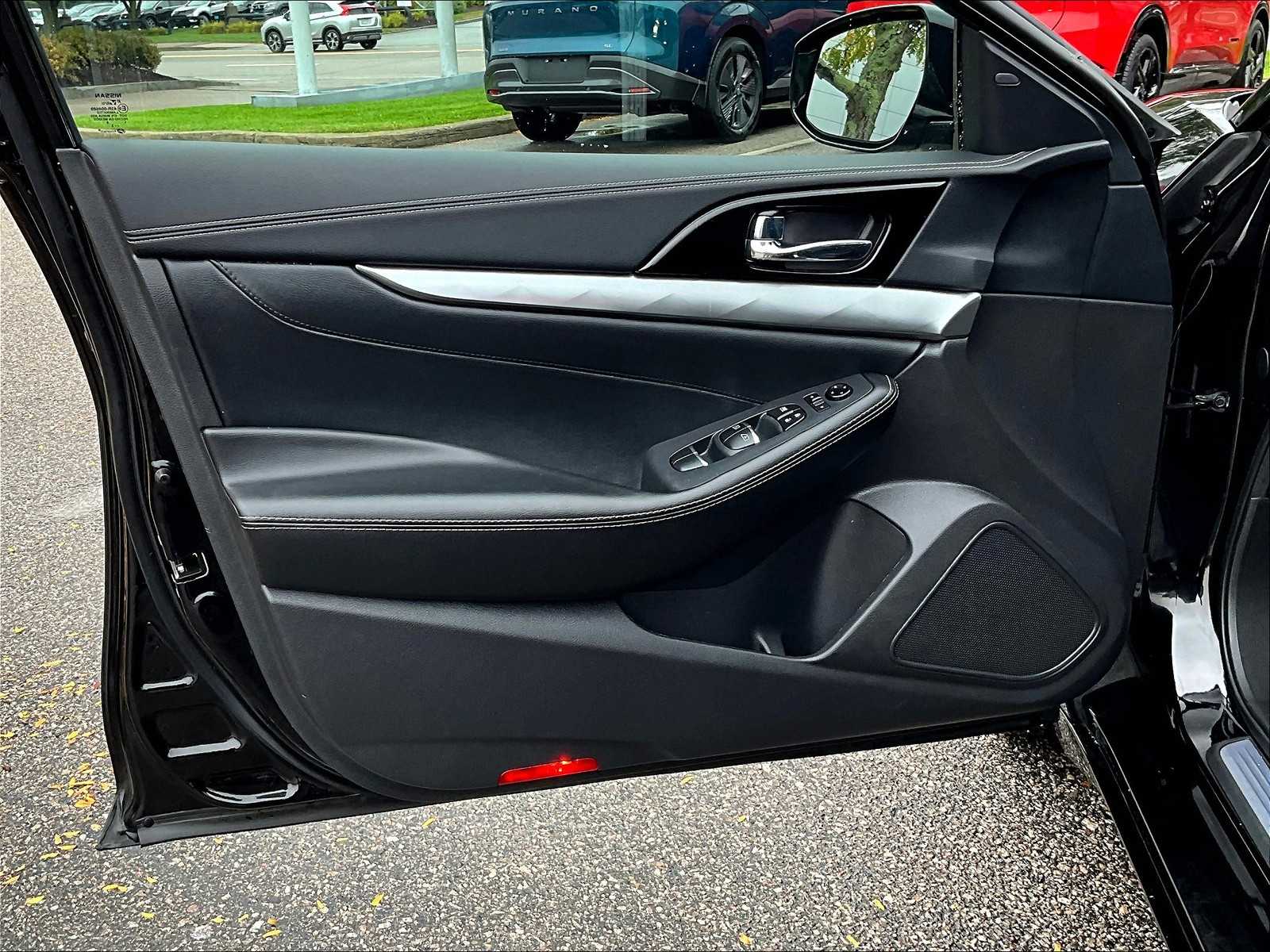 2023 Nissan Maxima SV - Photo 9