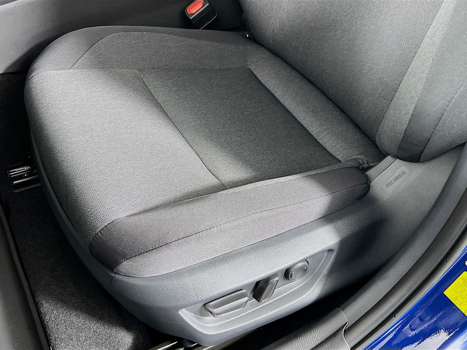 2025 Toyota Camry LE - Photo 17