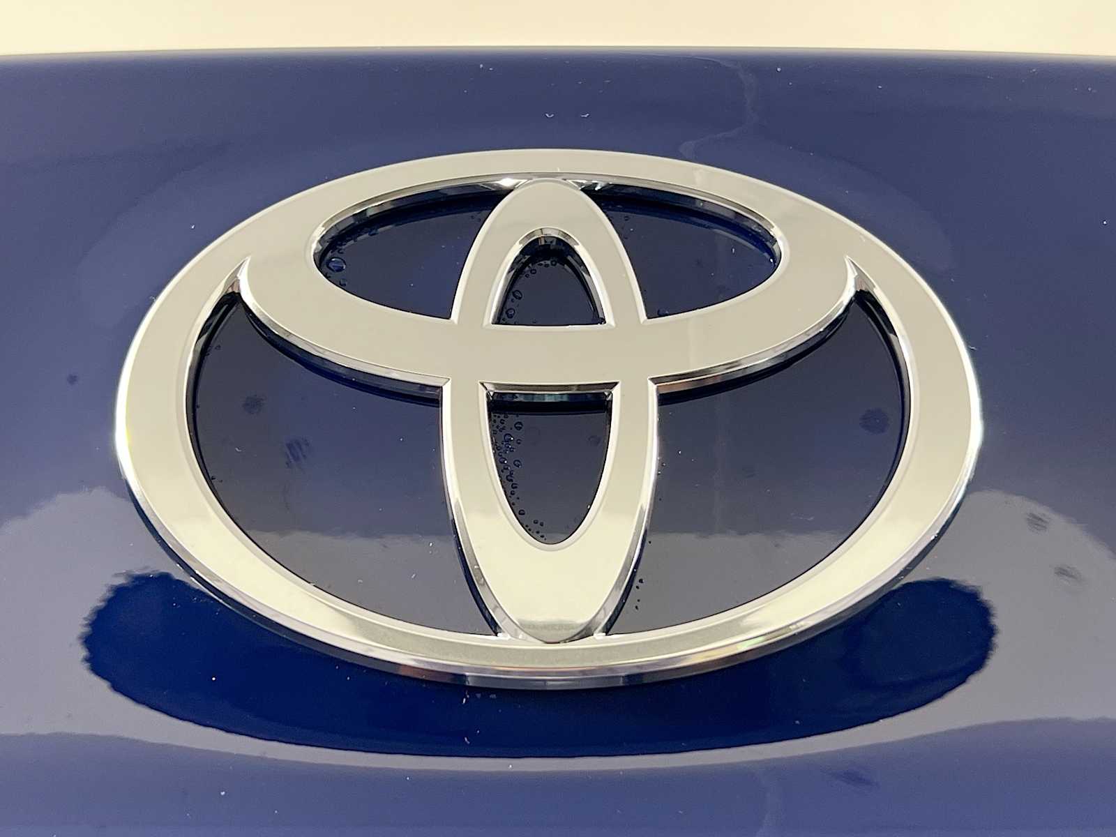 2025 Toyota Camry LE - Photo 18