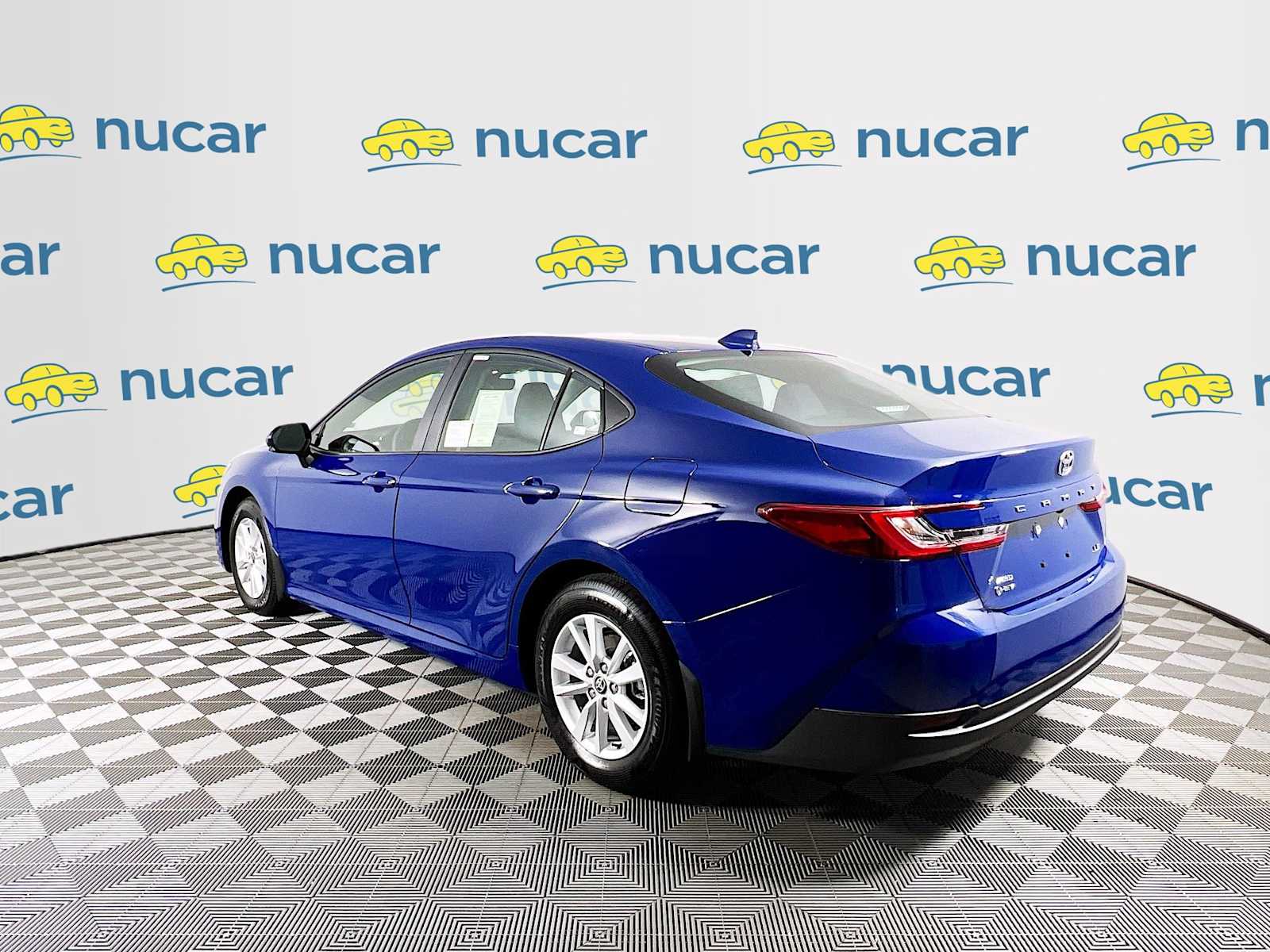 2025 Toyota Camry LE - Photo 4