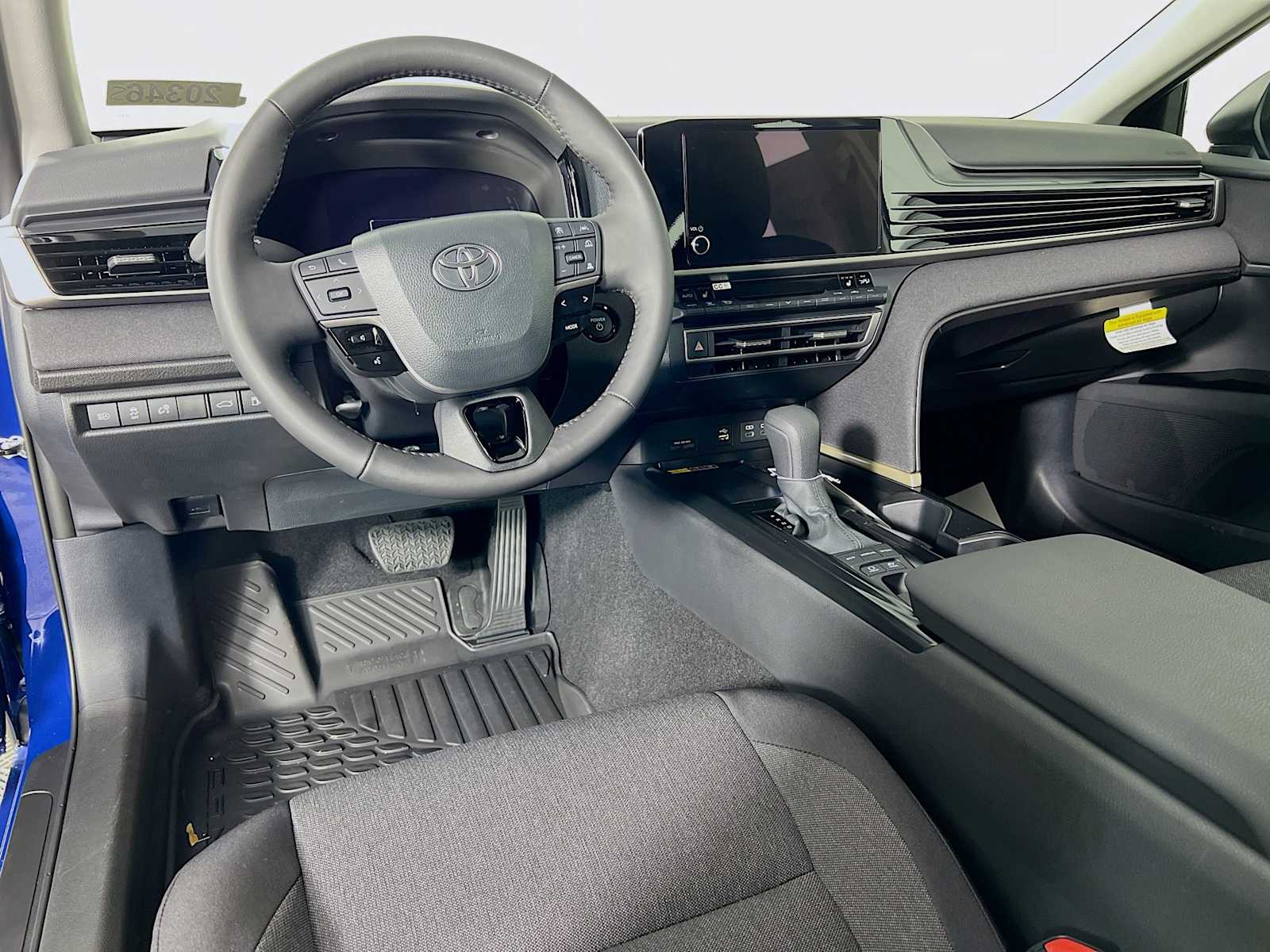 2025 Toyota Camry LE - Photo 6