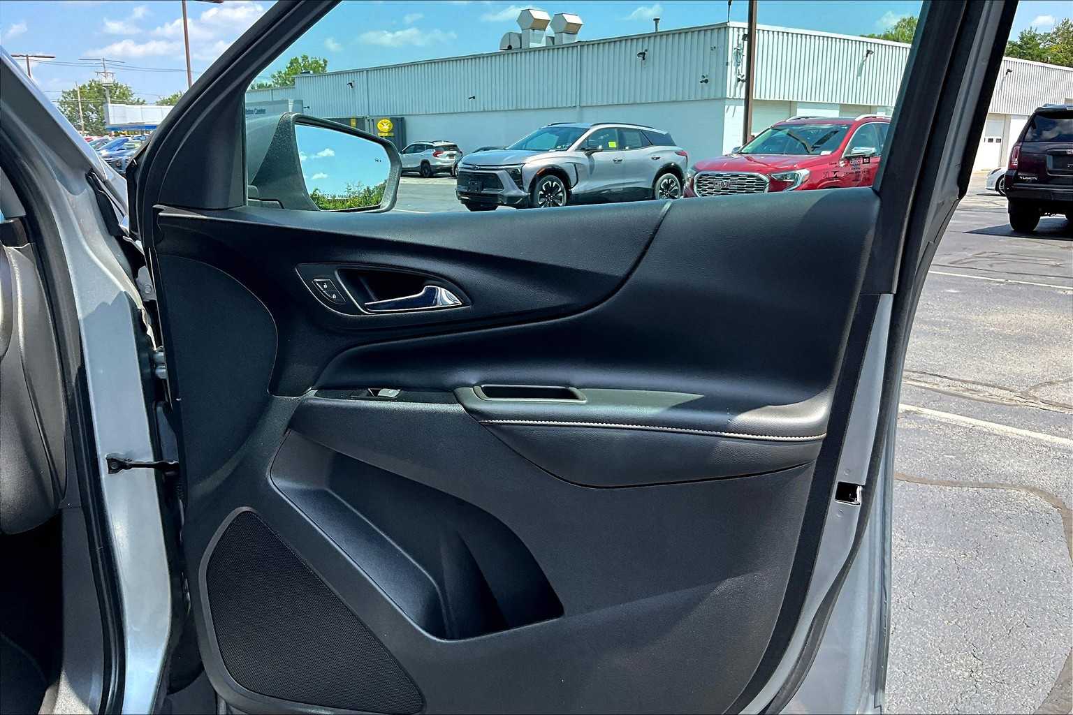 2023 Chevrolet Equinox Premier - Photo 11