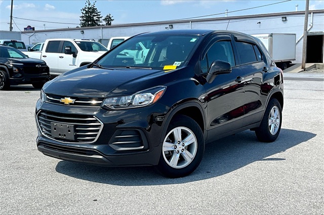 2022 Chevrolet Trax LS - Photo 2