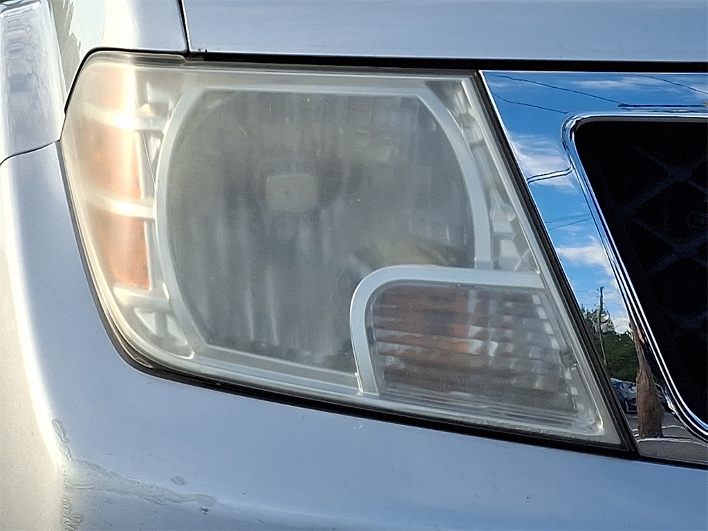 2011 Nissan Frontier SL - Photo 9