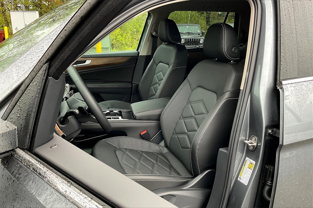 2025 Volkswagen Atlas 2.0T SE w/Technology - Photo 11
