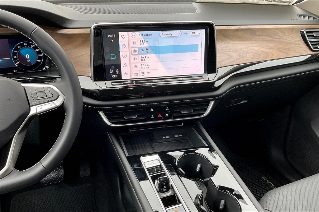 2025 Volkswagen Atlas 2.0T SE w/Technology - Photo 13