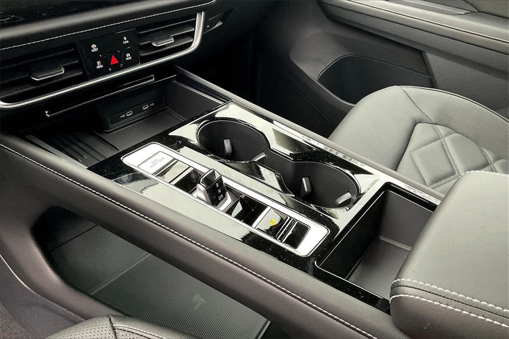 2025 Volkswagen Atlas 2.0T SE w/Technology - Photo 14
