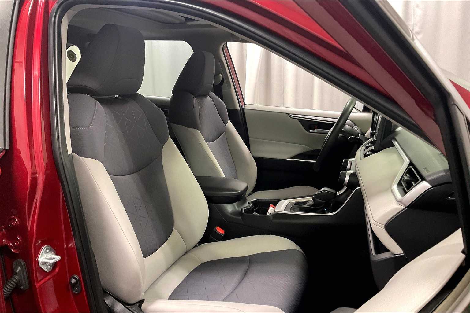 2021 Toyota RAV4 XLE Premium - Photo 11