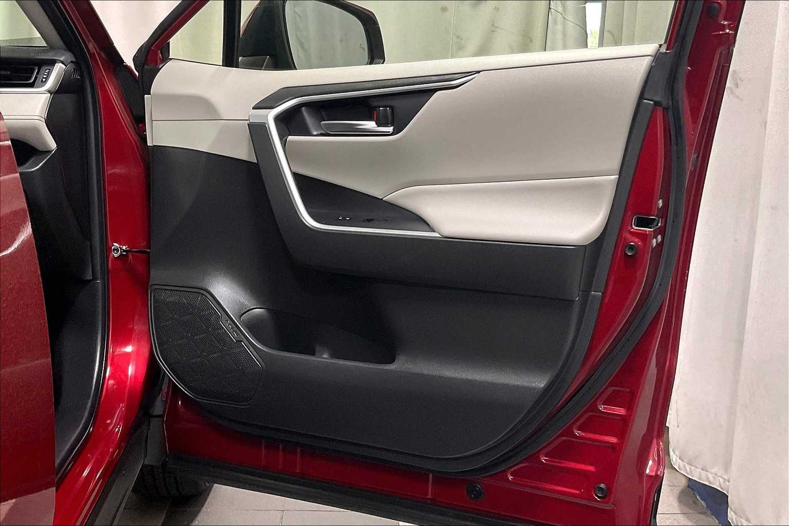 2021 Toyota RAV4 XLE Premium - Photo 12