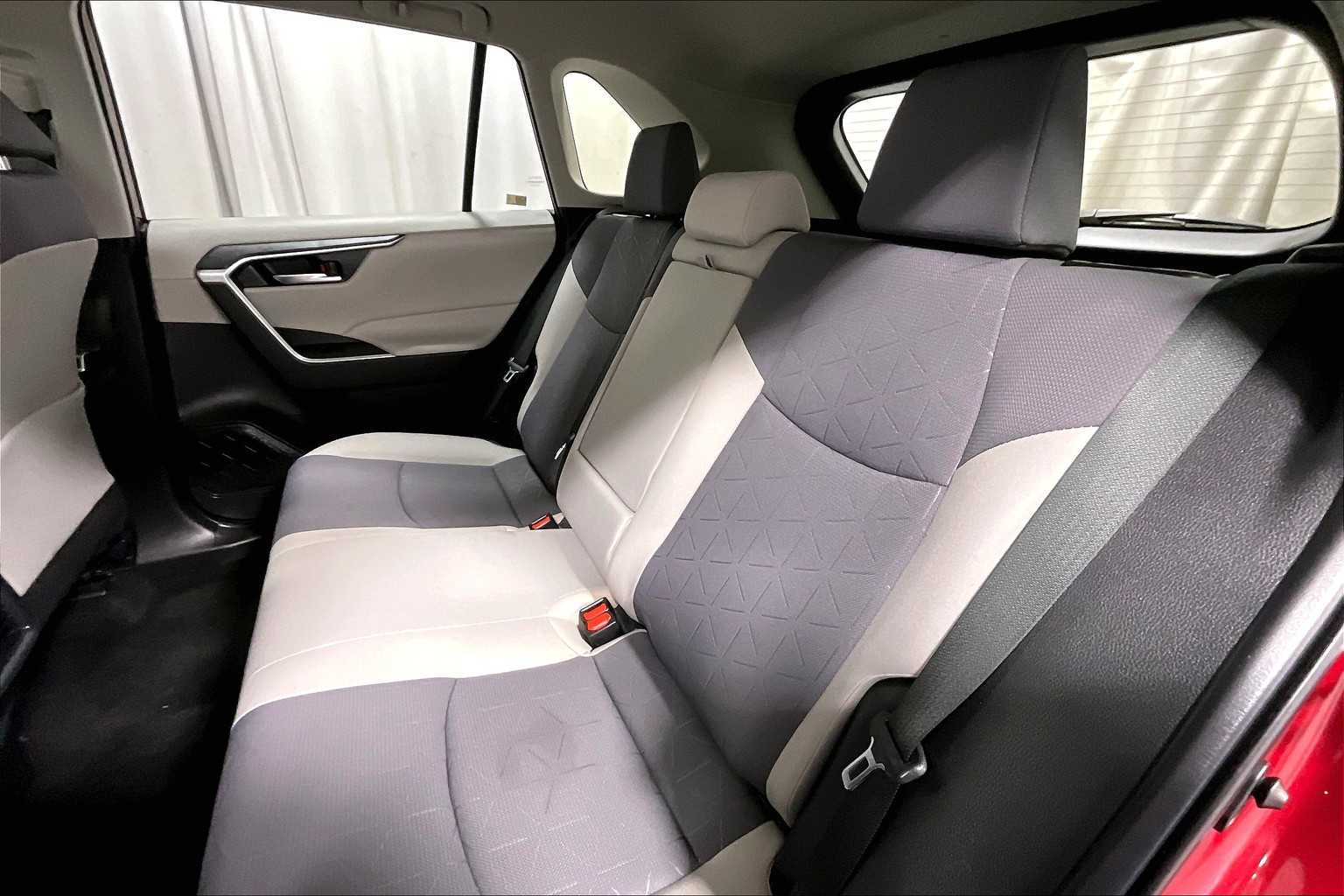 2021 Toyota RAV4 XLE Premium - Photo 15