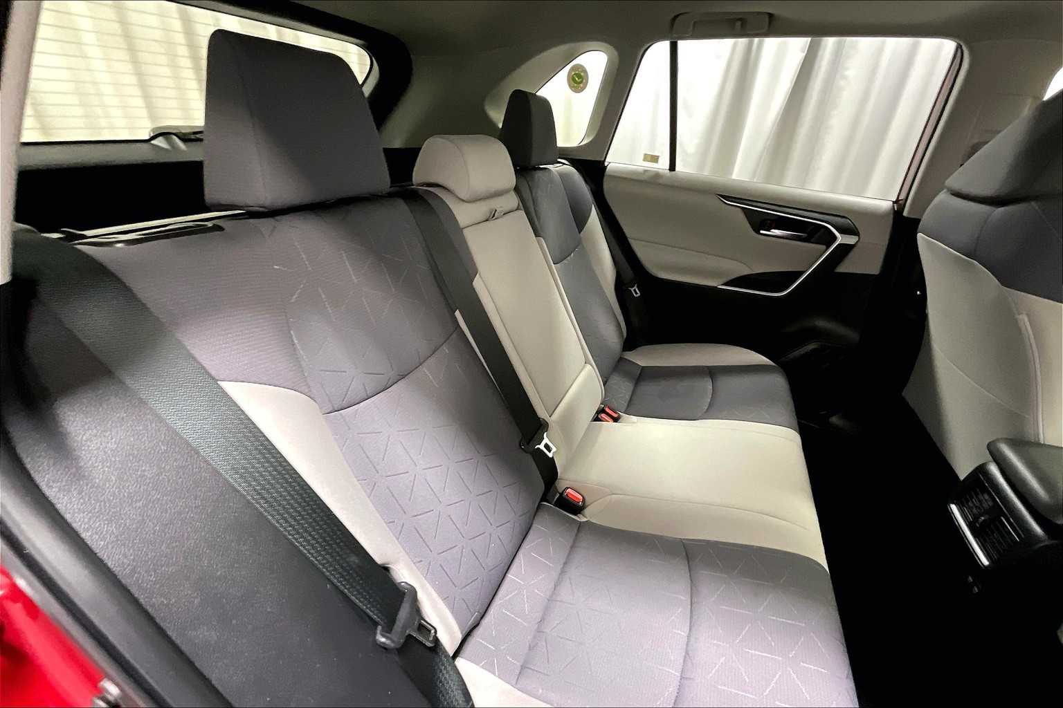 2021 Toyota RAV4 XLE Premium - Photo 16