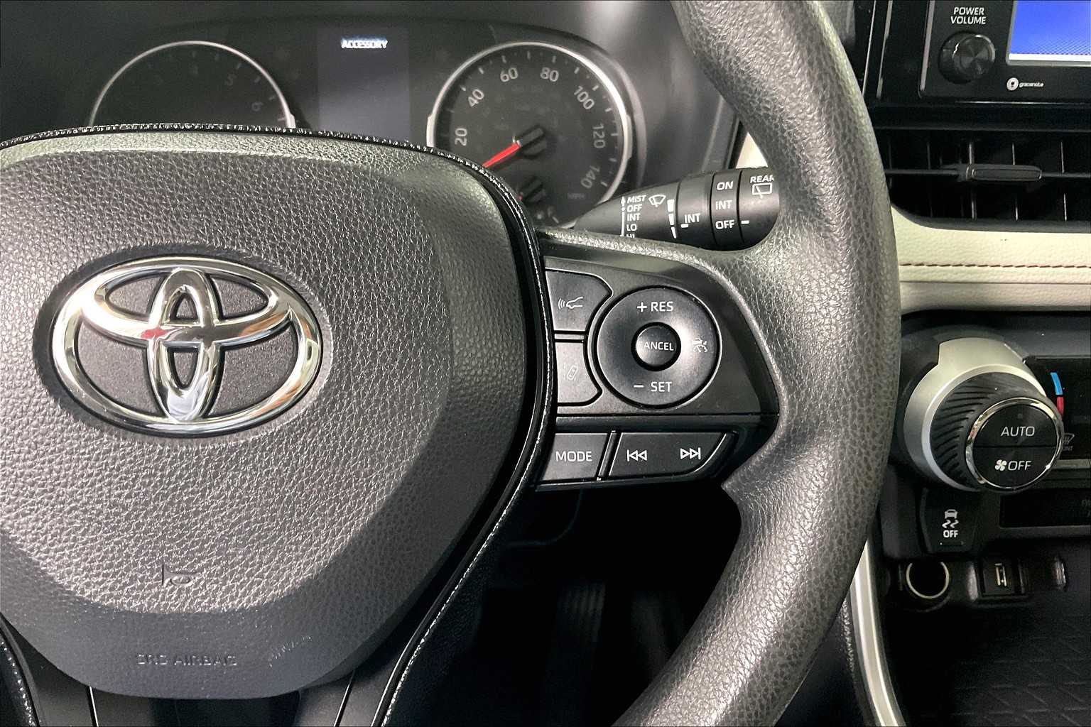 2021 Toyota RAV4 XLE Premium - Photo 24