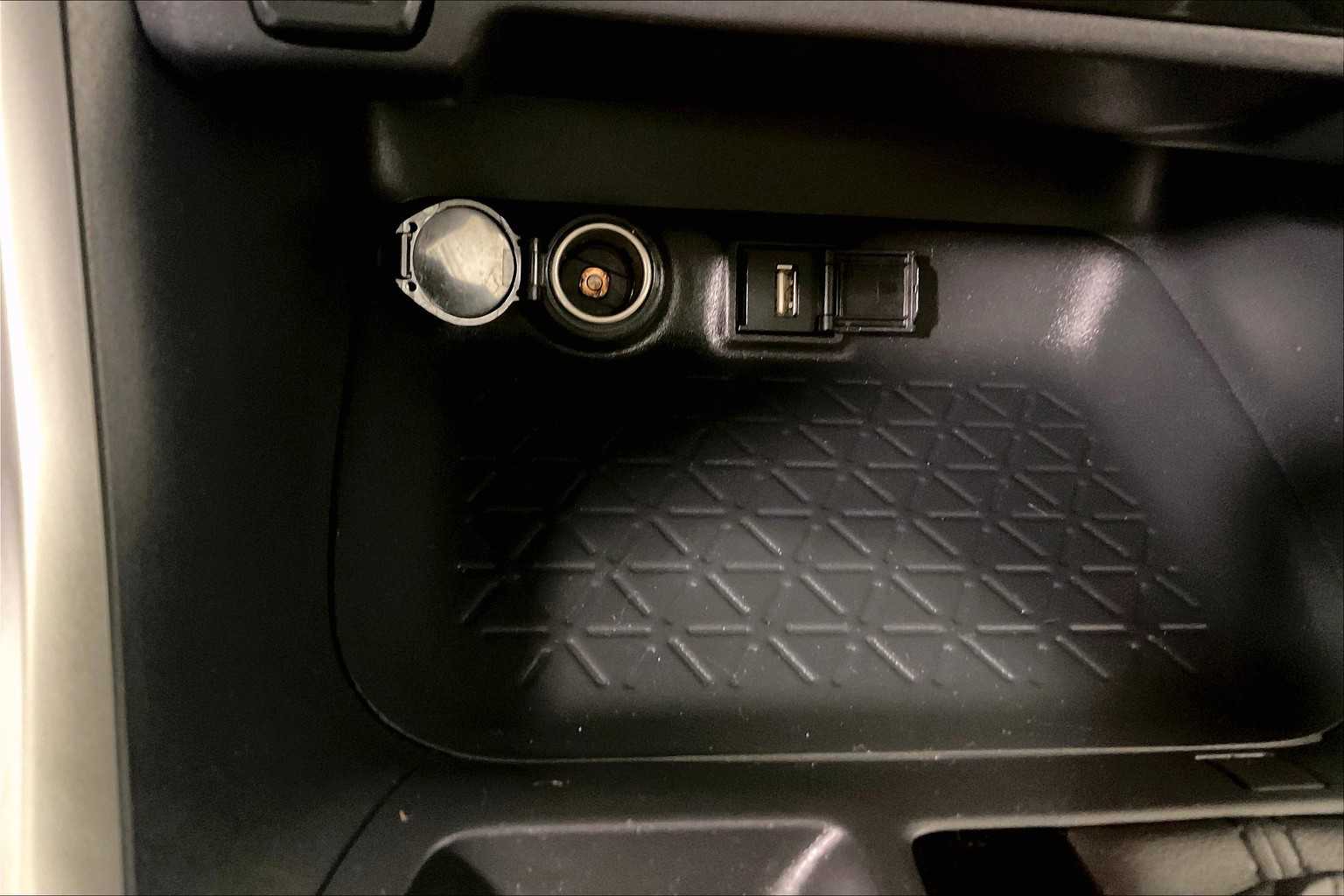2021 Toyota RAV4 XLE Premium - Photo 27