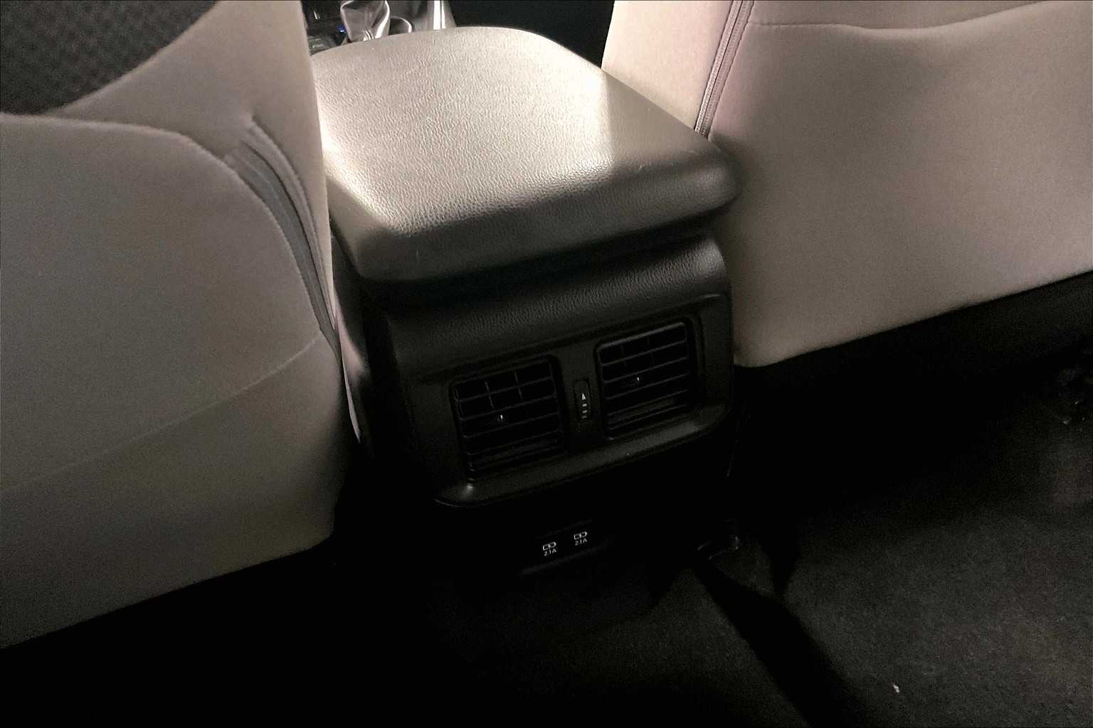 2021 Toyota RAV4 XLE Premium - Photo 28