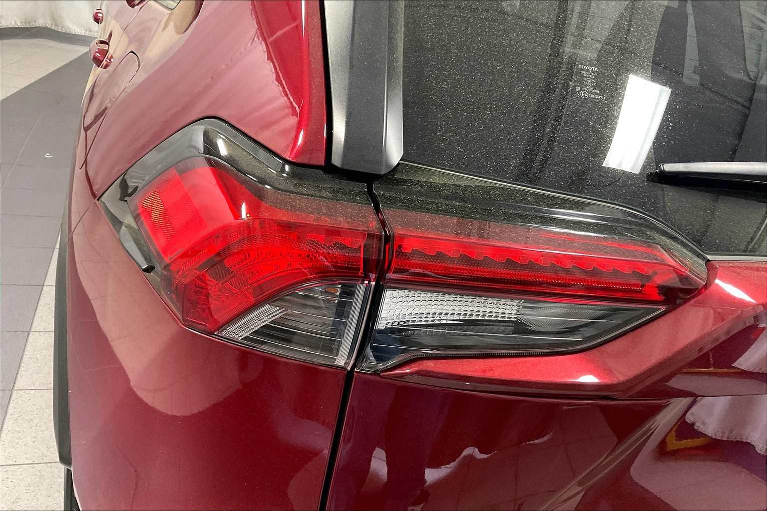 2021 Toyota RAV4 XLE Premium - Photo 34