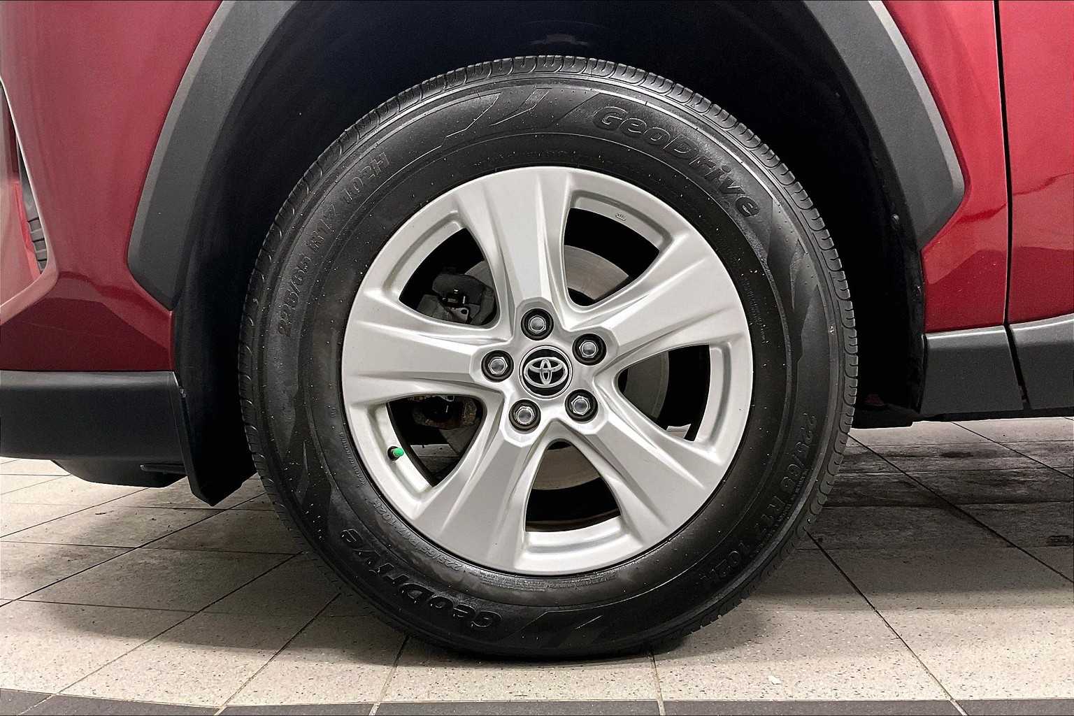 2021 Toyota RAV4 XLE Premium - Photo 7