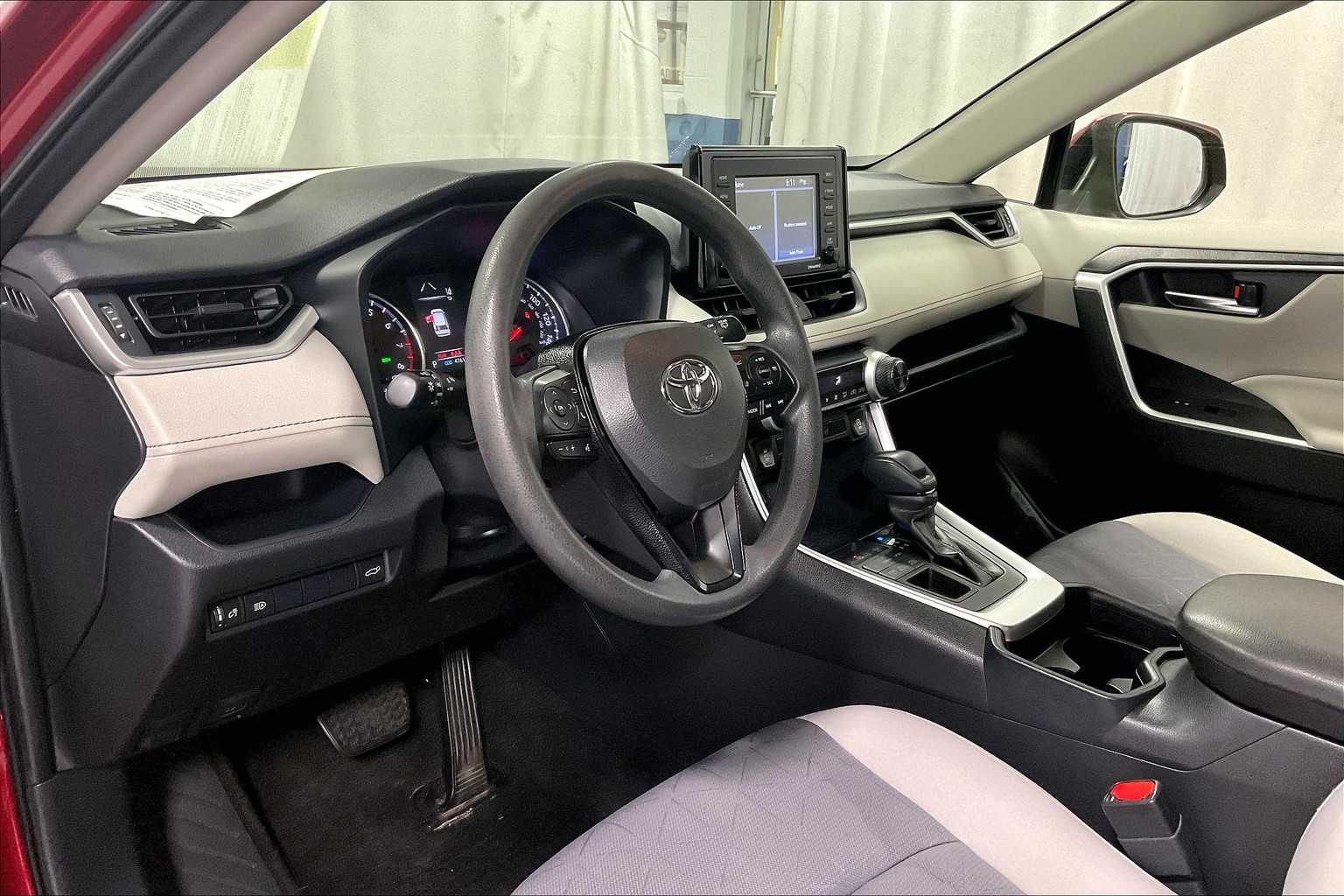 2021 Toyota RAV4 XLE Premium - Photo 8