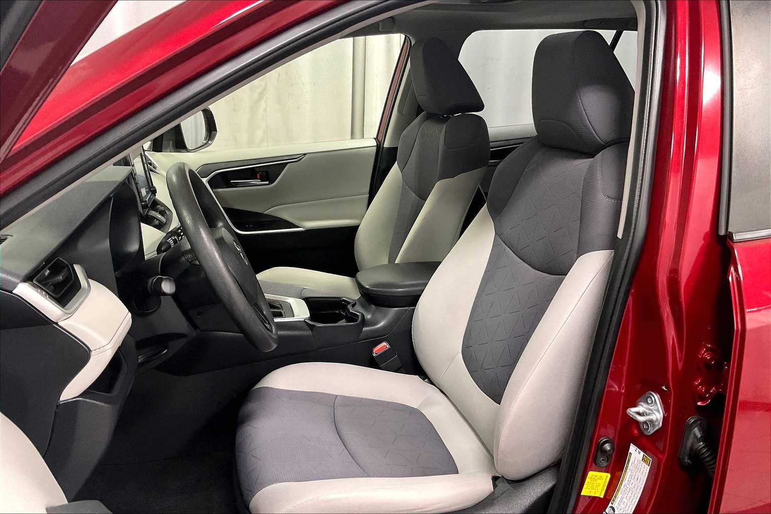 2021 Toyota RAV4 XLE Premium - Photo 10
