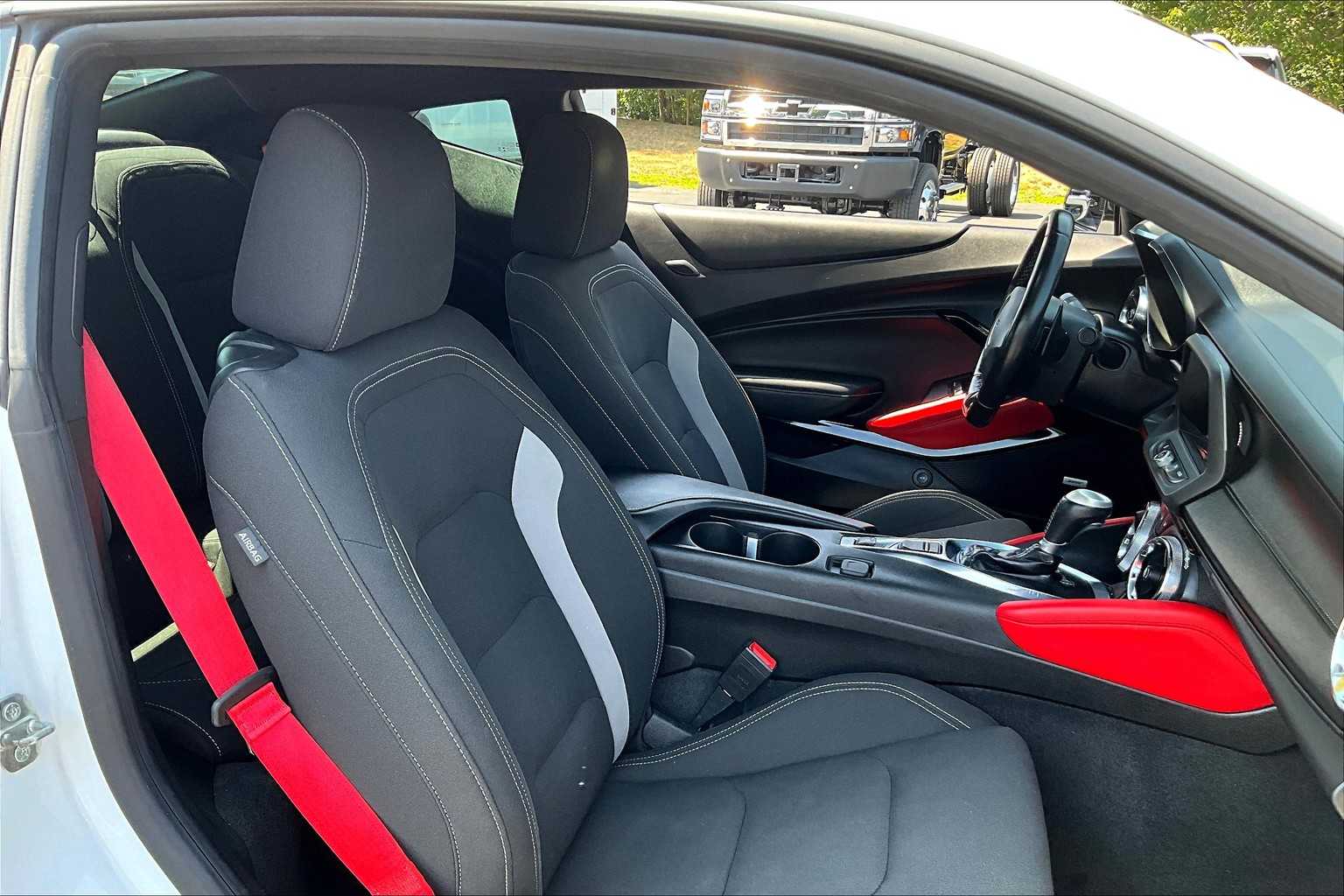 2021 Chevrolet Camaro 1LT - Photo 11