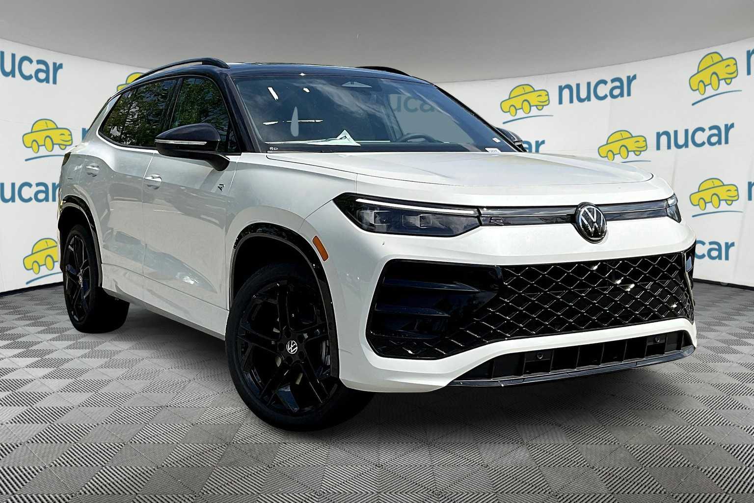 2025 Volkswagen Tiguan SE R-Line Black