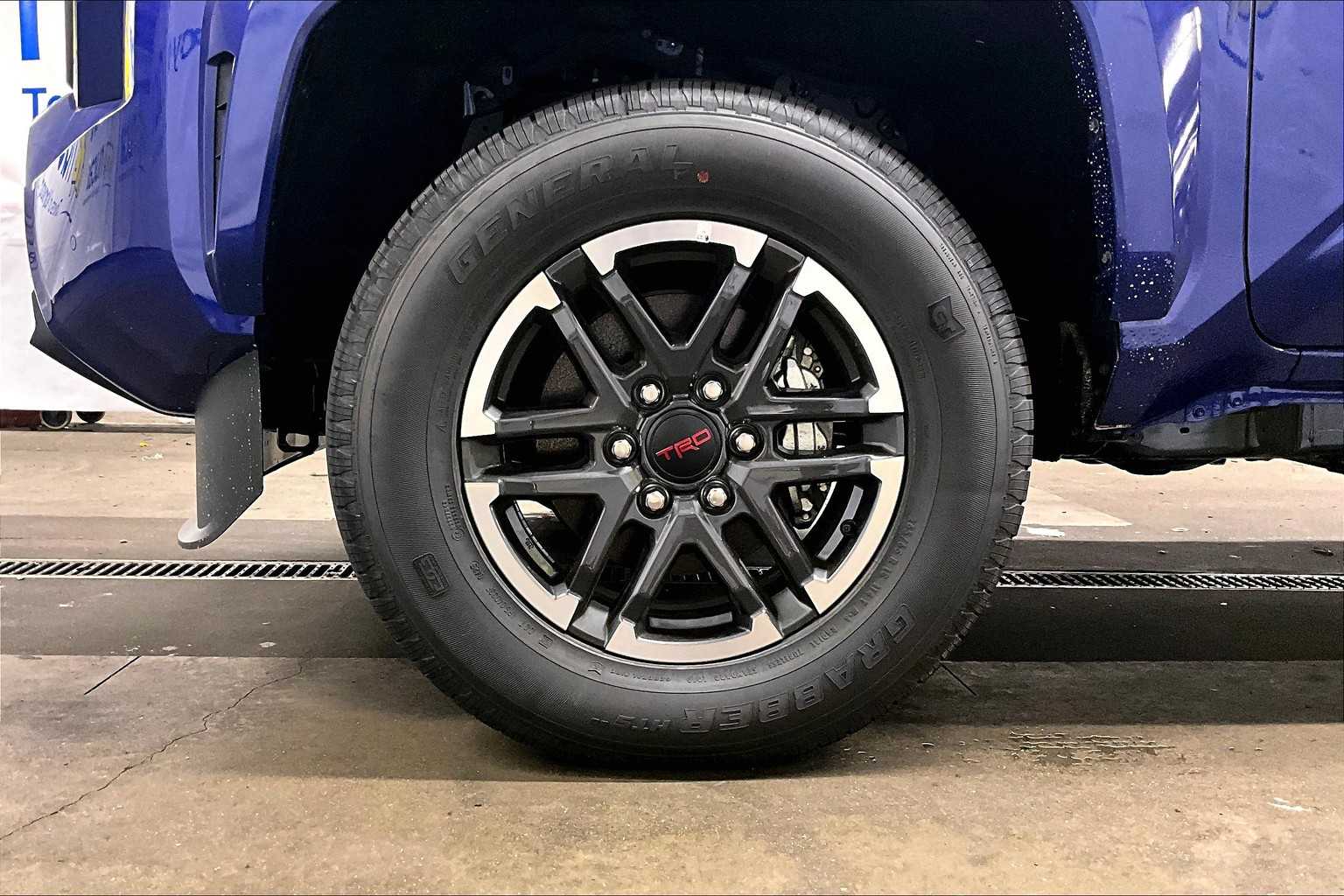 2025 Toyota Tacoma TRD Sport Hybrid - Photo 8