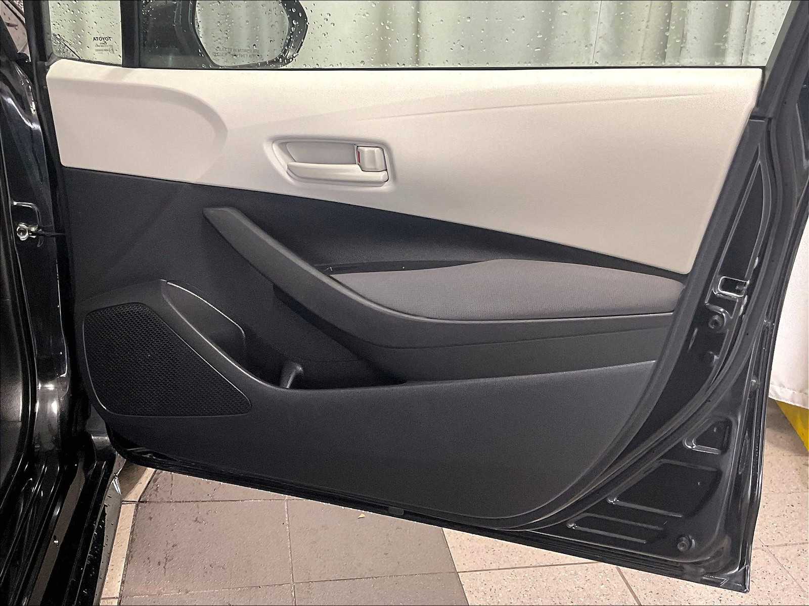 2022 Toyota Corolla LE - Photo 12