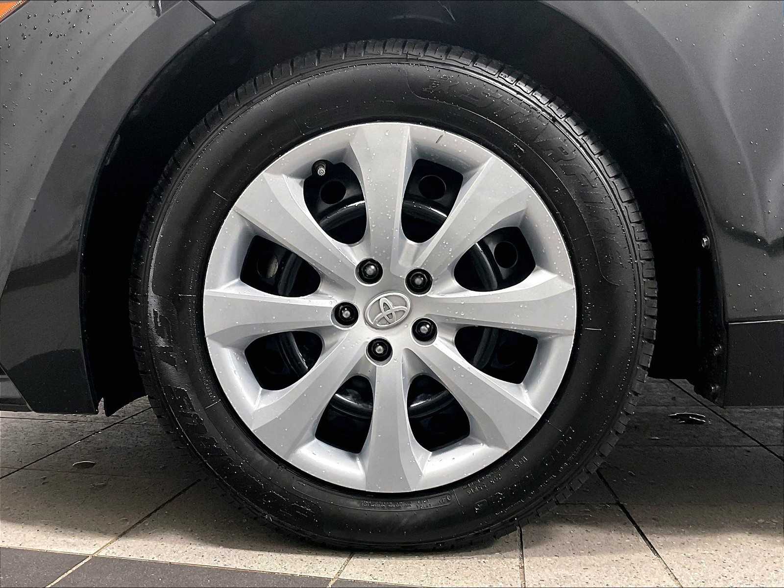 2022 Toyota Corolla LE - Photo 7
