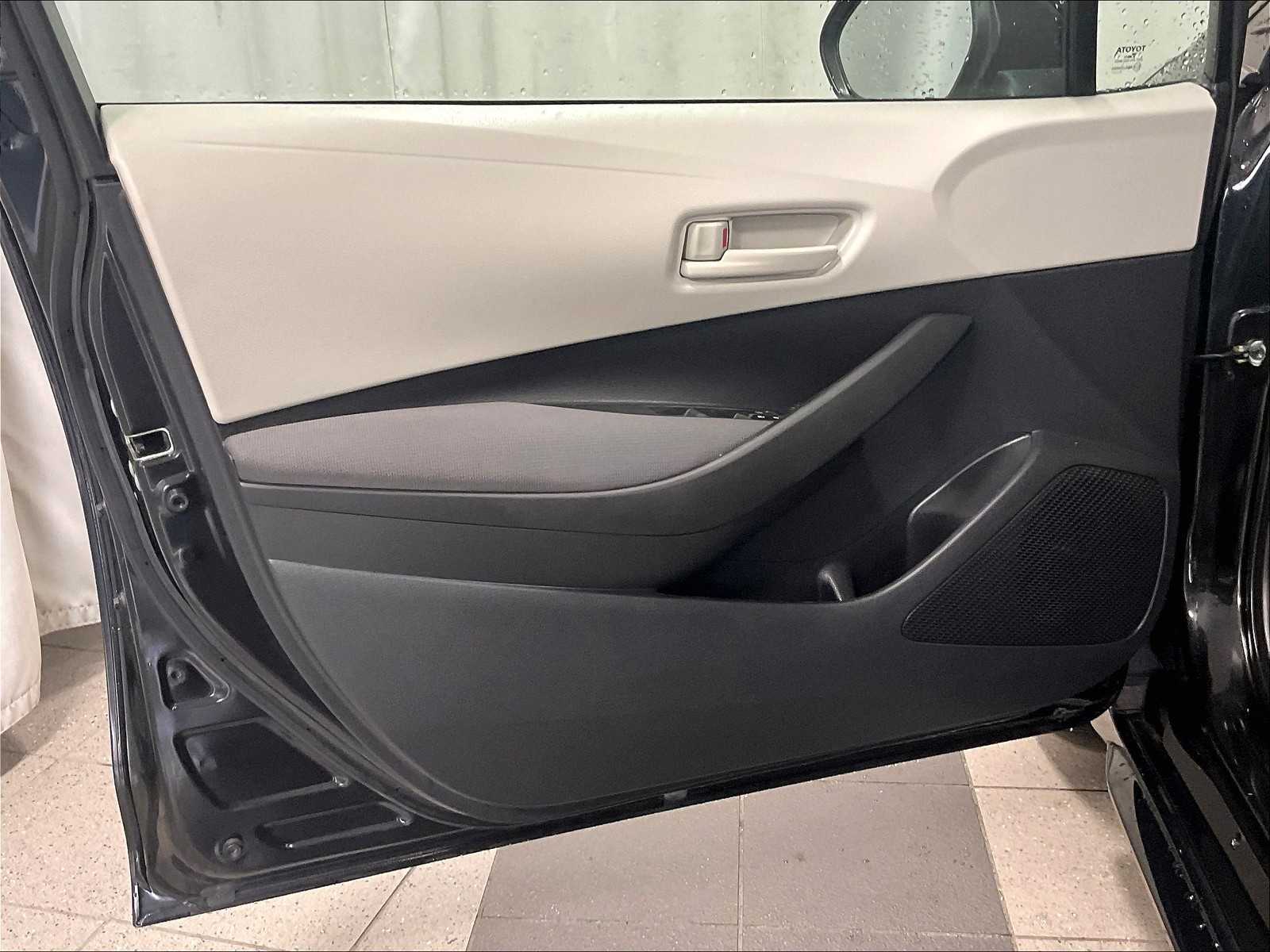 2022 Toyota Corolla LE - Photo 9