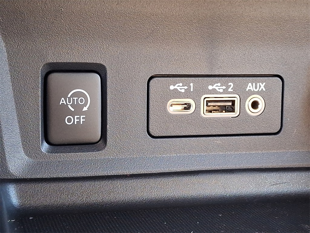 2025 Nissan Sentra SV - Photo 17