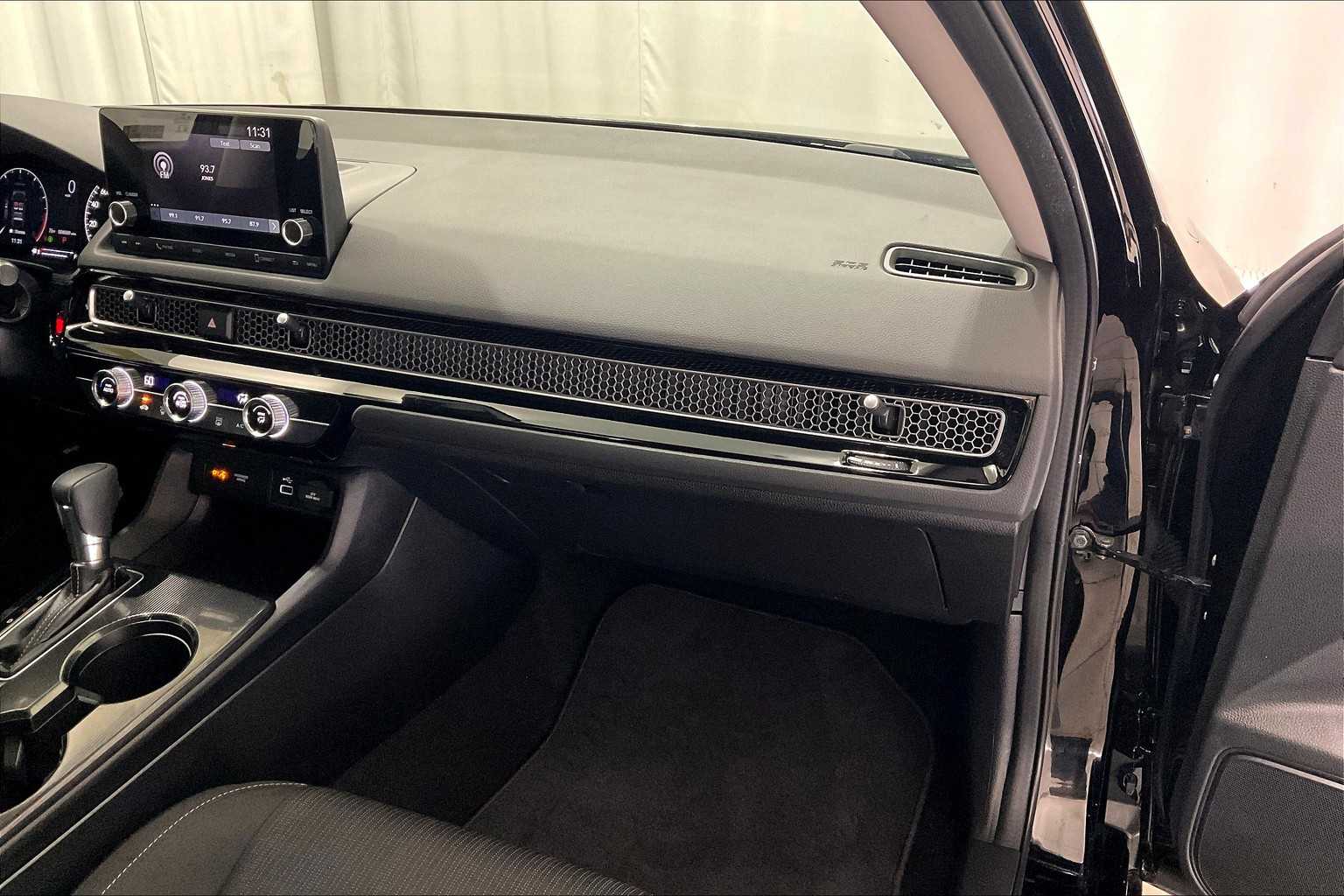 2022 Honda Civic LX - Photo 13