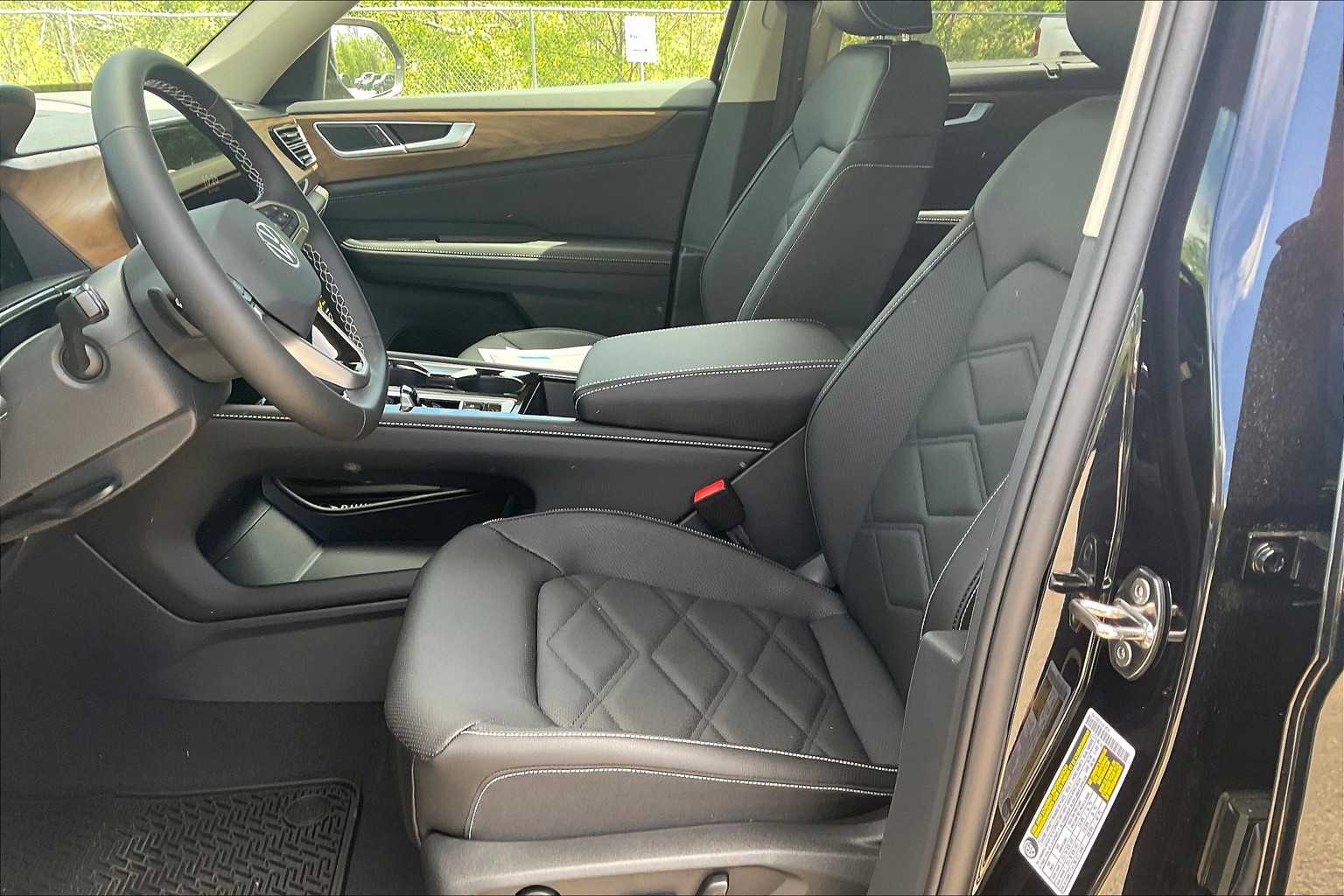 2025 Volkswagen Atlas 2.0T SE w/Technology - Photo 11