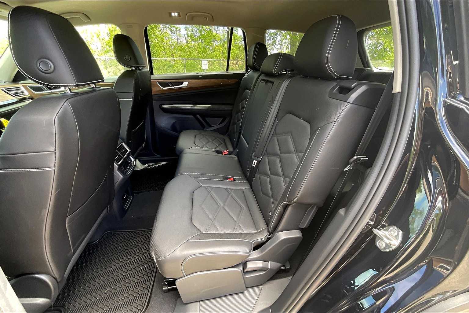 2025 Volkswagen Atlas 2.0T SE w/Technology - Photo 15