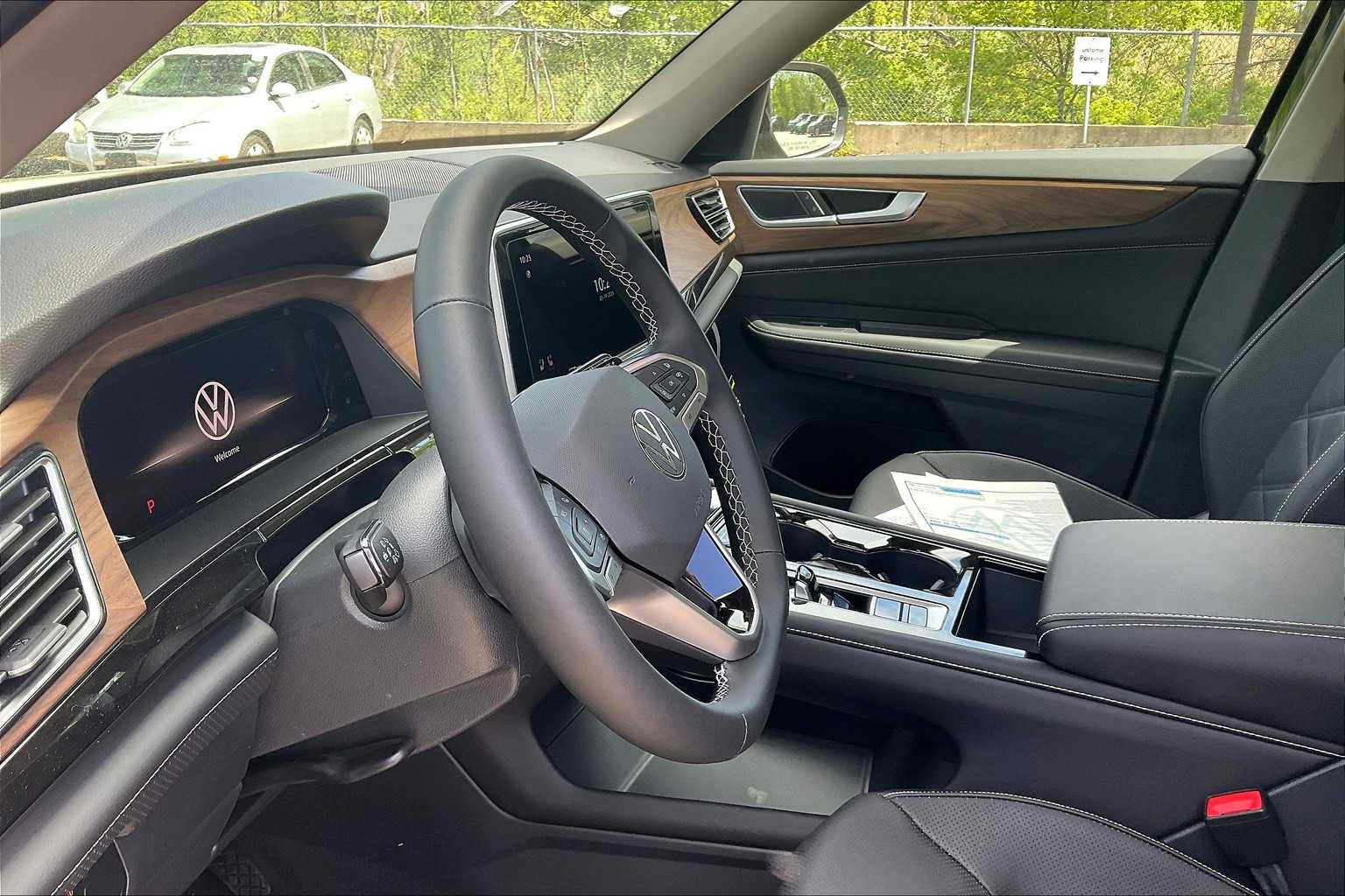 2025 Volkswagen Atlas 2.0T SE w/Technology - Photo 9