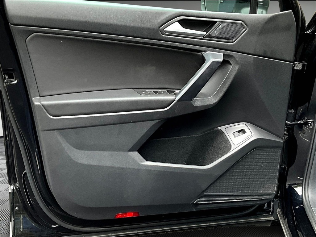 2021 Volkswagen Tiguan 2.0T SEL - Photo 10