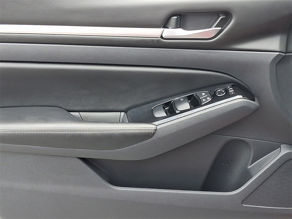 2024 Nissan Altima 2.5 SL - Photo 13