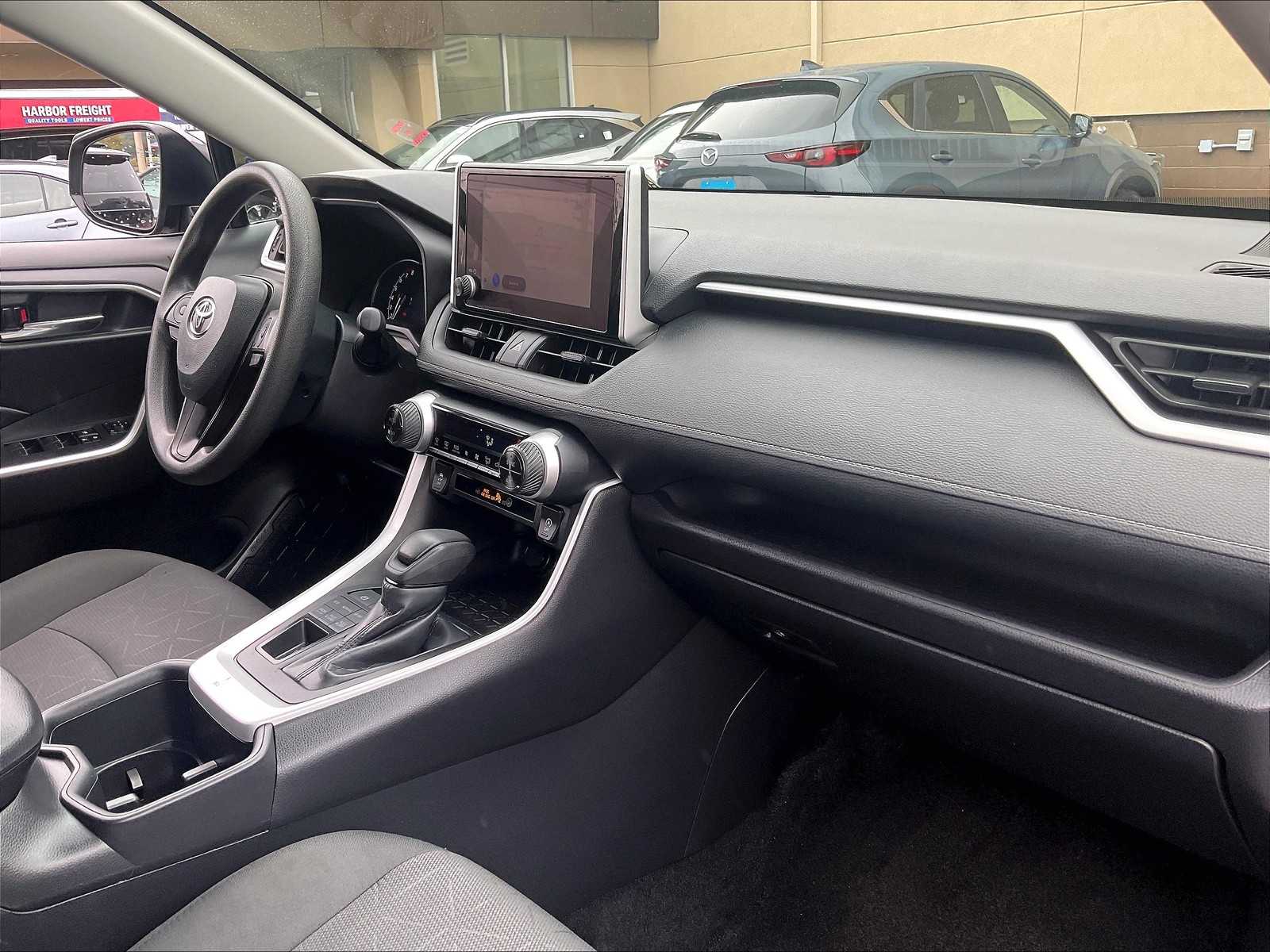 2024 Toyota RAV4 XLE - Photo 14