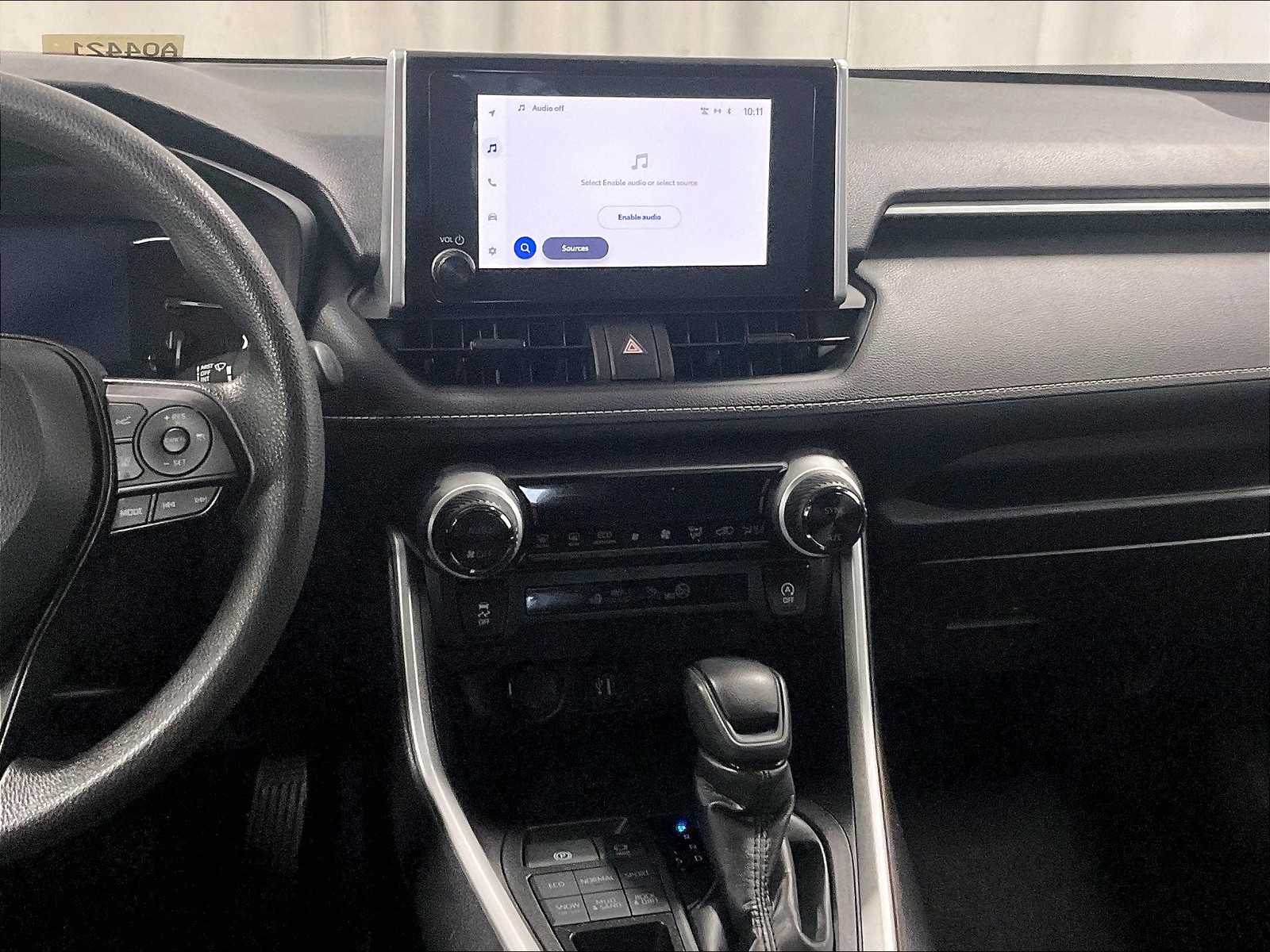 2024 Toyota RAV4 XLE - Photo 18