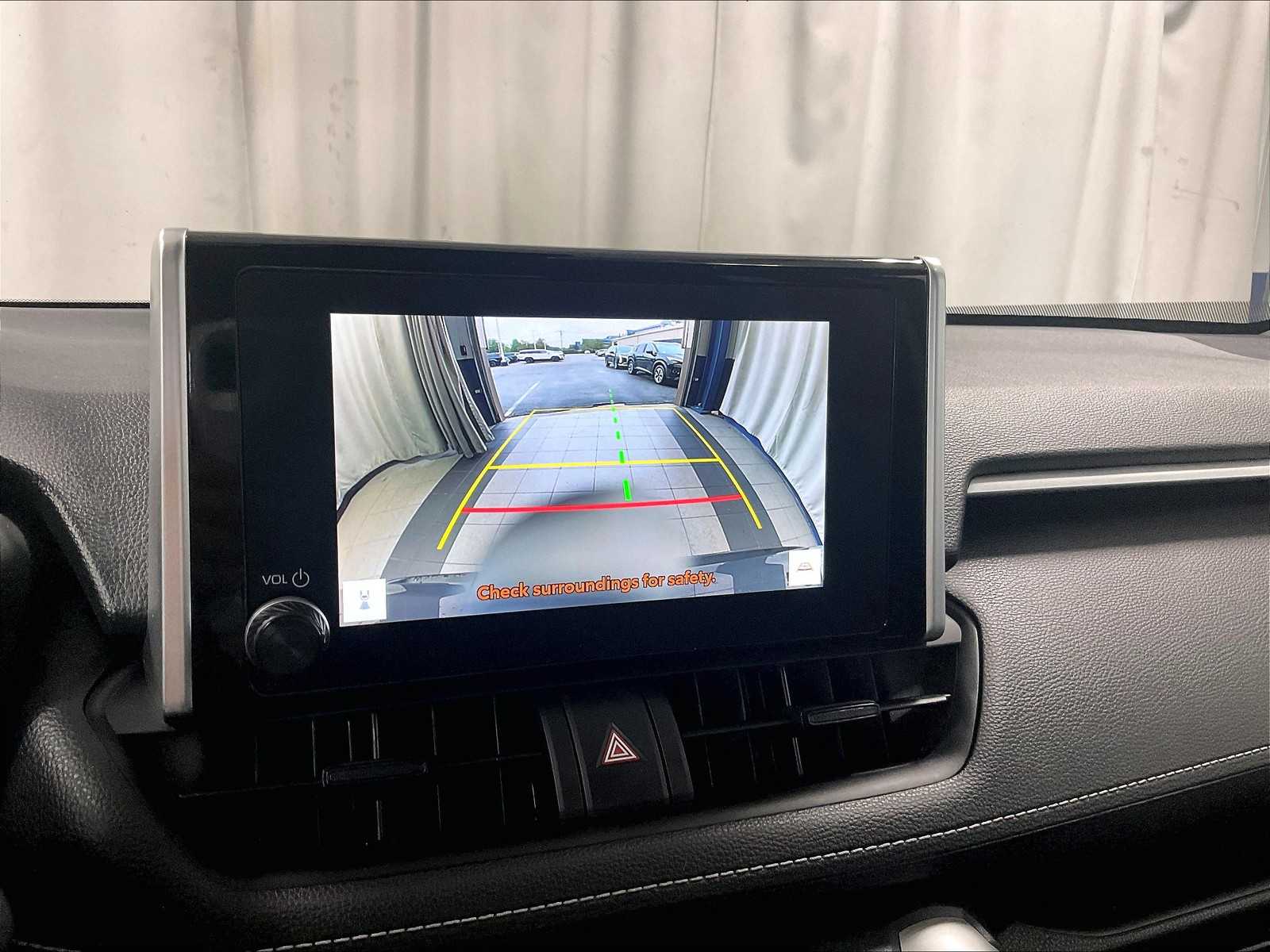 2024 Toyota RAV4 XLE - Photo 19