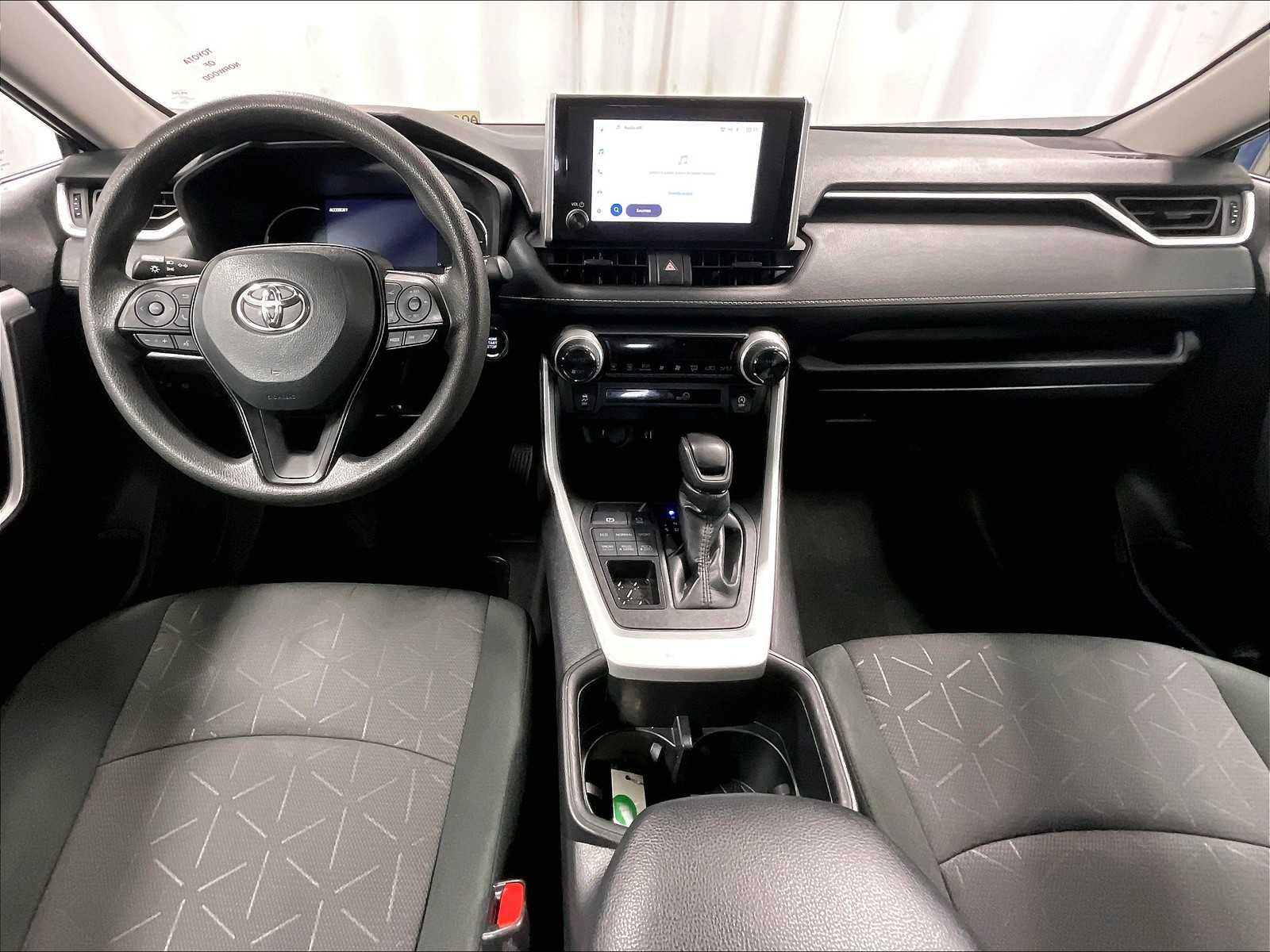 2024 Toyota RAV4 XLE - Photo 21