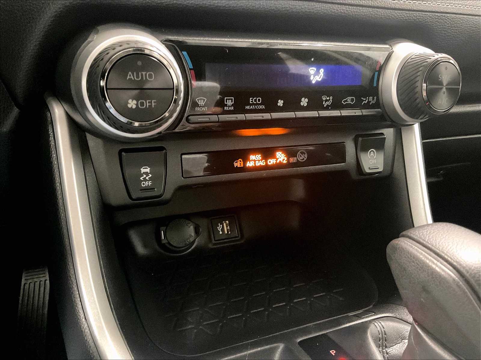 2024 Toyota RAV4 XLE - Photo 25