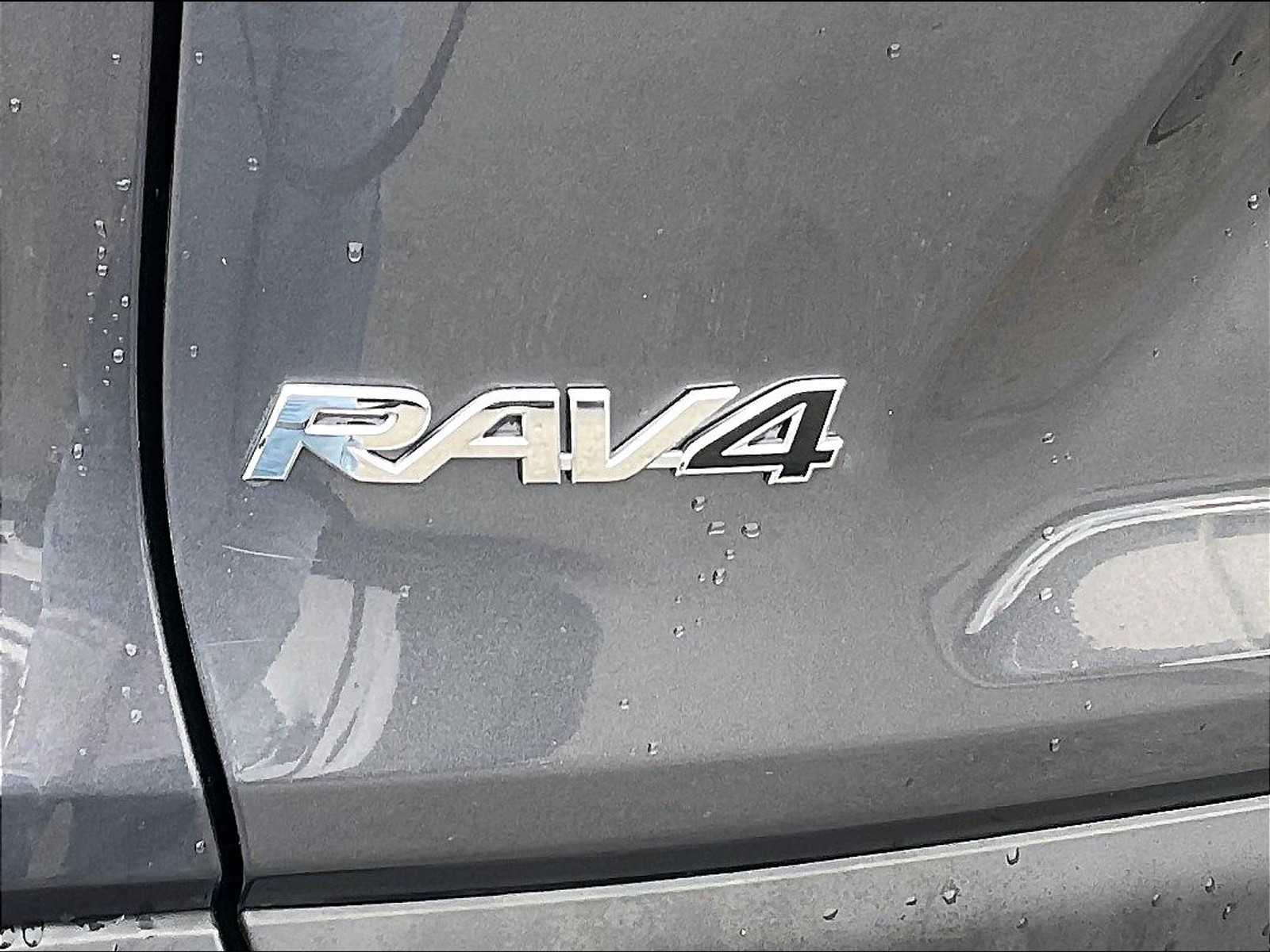 2024 Toyota RAV4 XLE - Photo 28