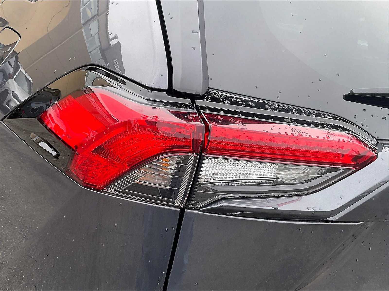 2024 Toyota RAV4 XLE - Photo 33