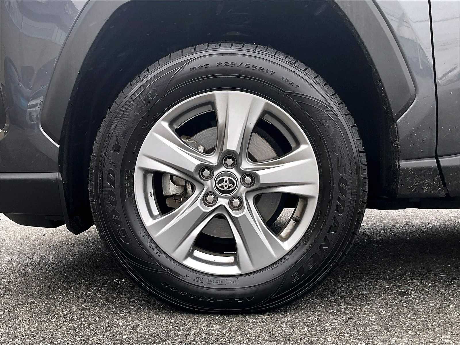 2024 Toyota RAV4 XLE - Photo 7