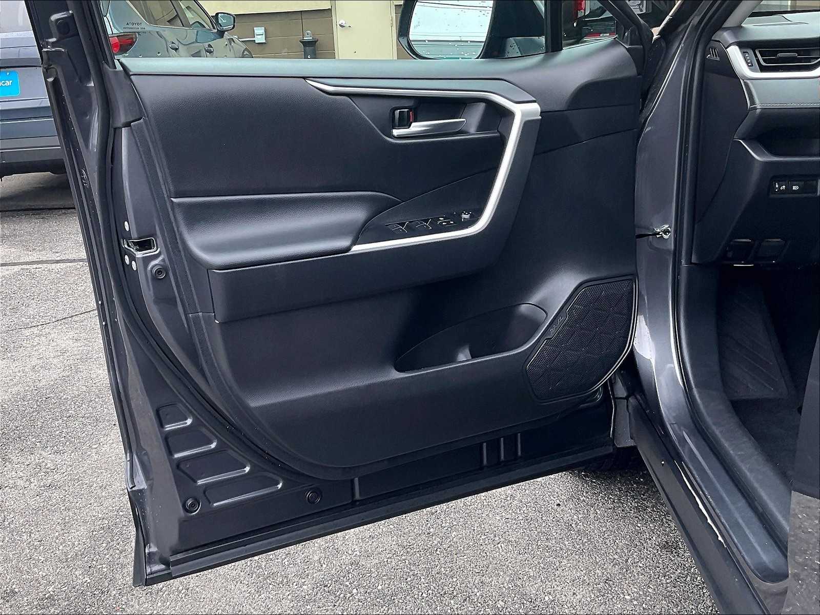 2024 Toyota RAV4 XLE - Photo 9