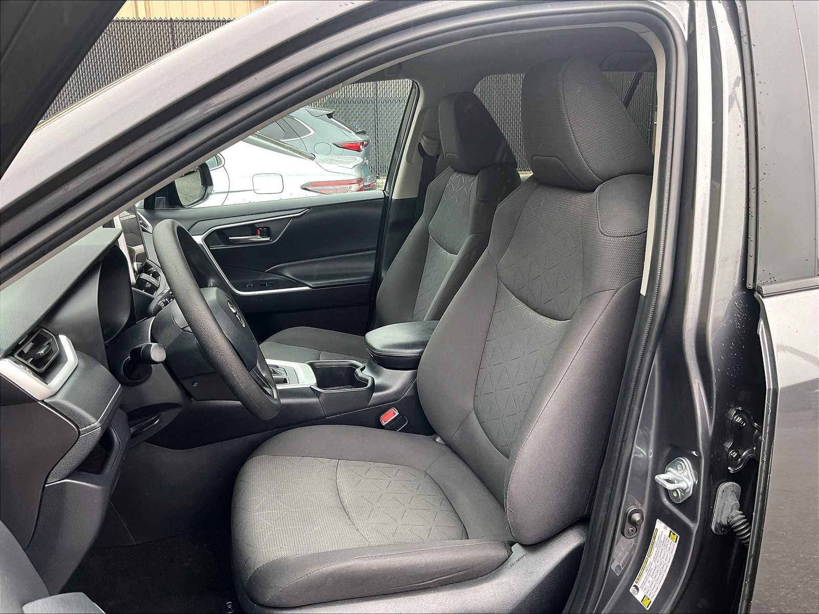 2024 Toyota RAV4 XLE - Photo 10