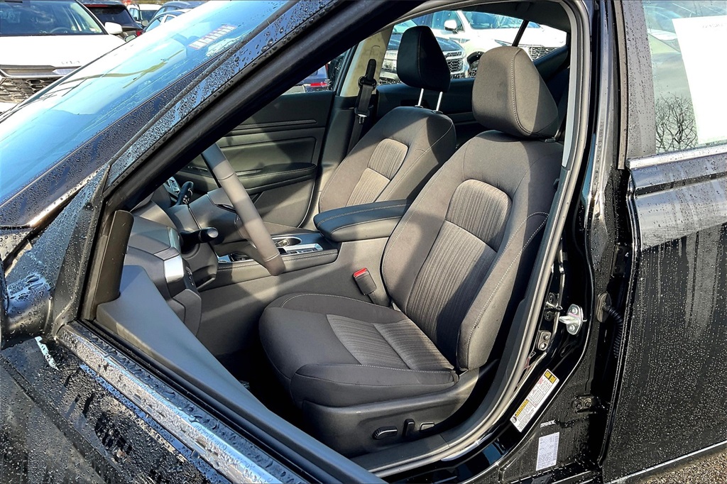 2025 Nissan Altima 2.5 SV - Photo 11
