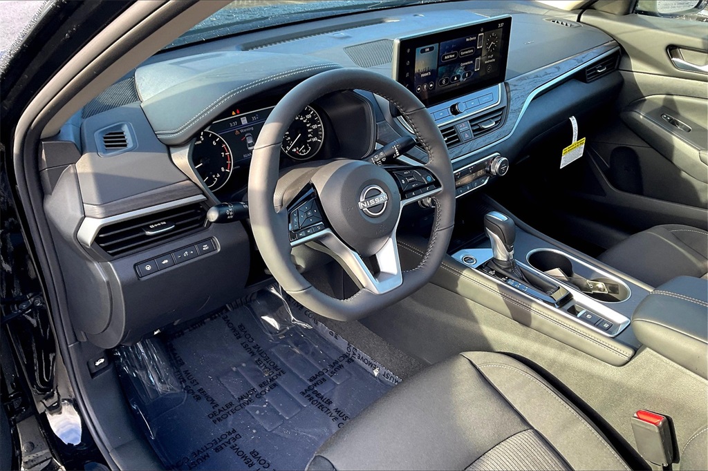 2025 Nissan Altima 2.5 SV - Photo 9